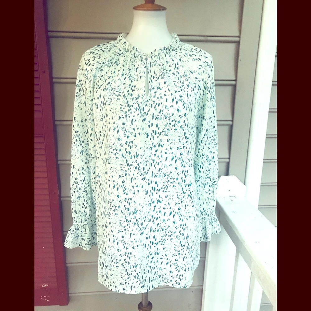 Elegant White and Black Women's Tunic Top